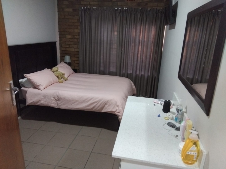 4 Bedroom Property for Sale in Lourenspark North West